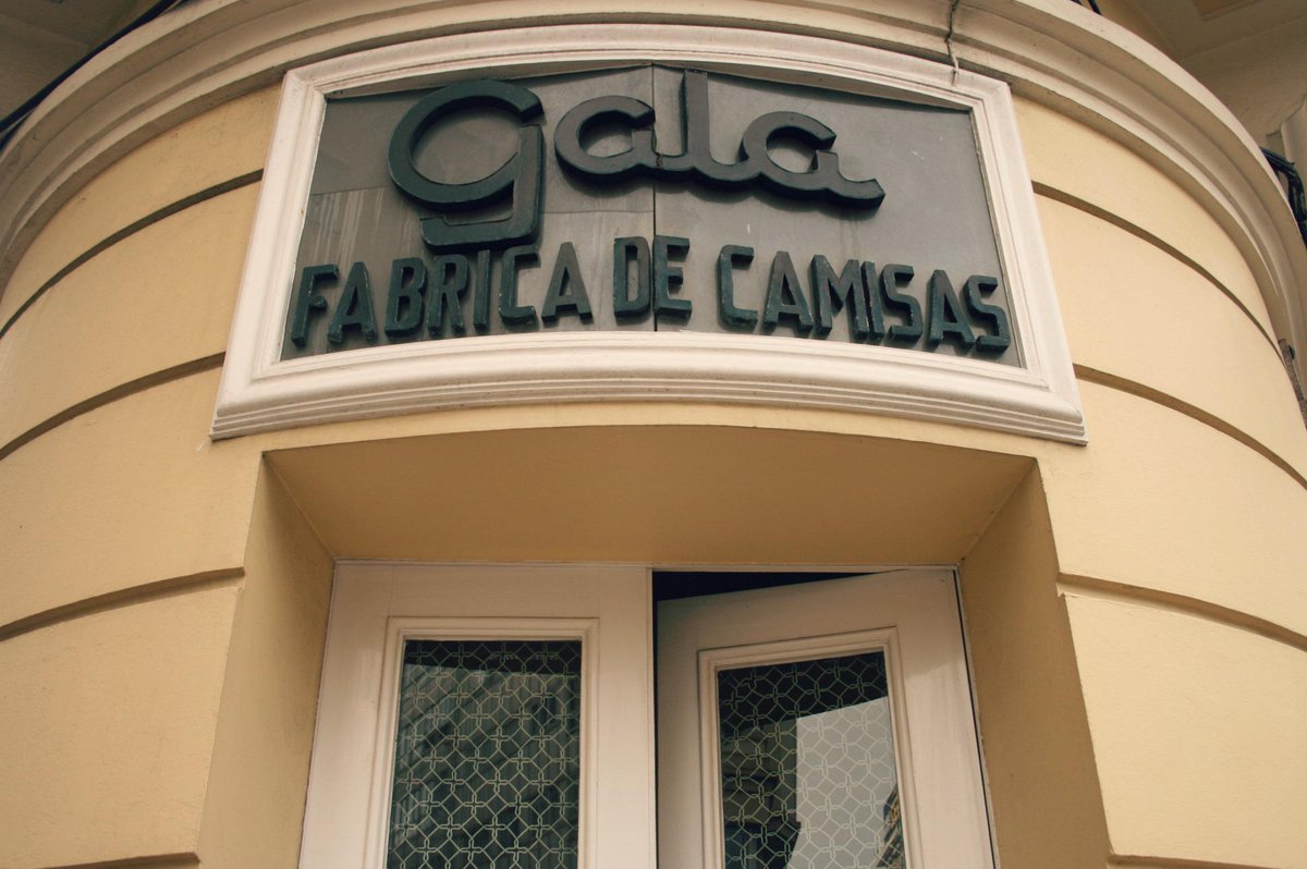 marienavisual's tweet photo. Cierre de Camiserias Gala. #camiseriagala #Inditex 
+ blog:
http://t.co/DFyEaLSKeW http://t.co/dLANkjuAB1