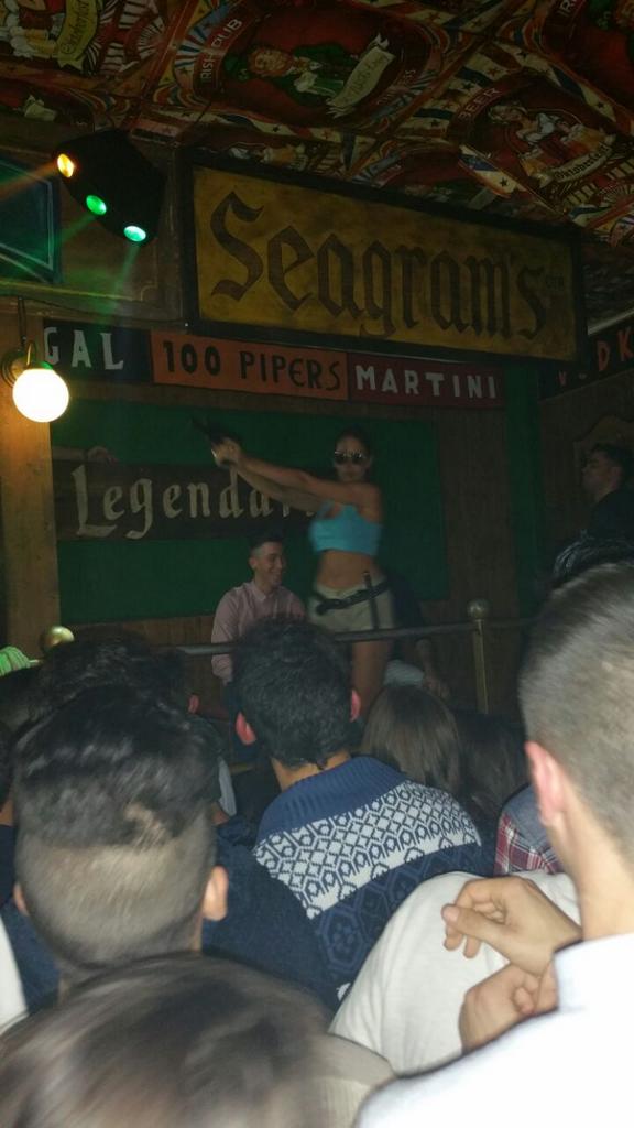 VcmVictormoron's tweet photo. Buena noche ayer con #losputeros jajaja mortal! @JesusKorrales @Daaniiel_22 @GilJvg @chunlybetico @Ivann111 @juanri93 http://t.co/3XrUXPQZDK