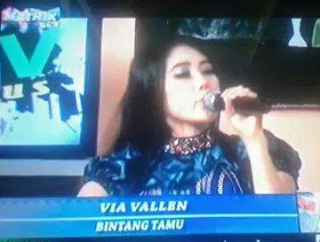 anang_shecong's tweet photo. Dah tayang belum"@RaraVyanisTy13: Ratu pop koplo @ViaVallen01 tapping at MatrixTV ;) Cc: @ASCADA_ID http://t.co/FObUw3htab"