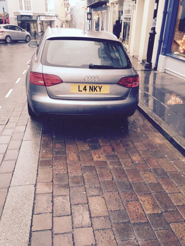 boot_henry's tweet photo. @sloaney_22 @RichardLanc you two made a trip down to Tenby or?? http://t.co/MWQEw7JV8c