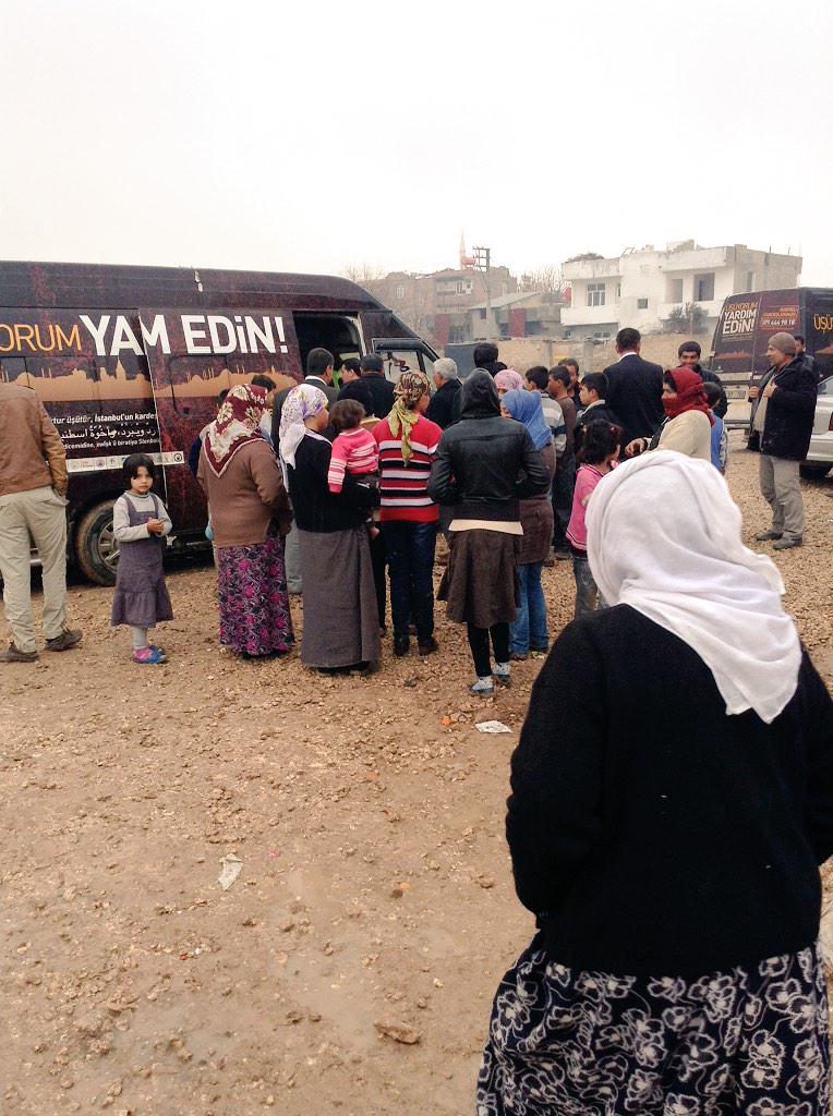 Istanbuldan toplanan yardım malzemeleri Suriyeli kardeşlerimize ulaştırılmaya devam ediyor. #ÜşüyorumYardımEdin