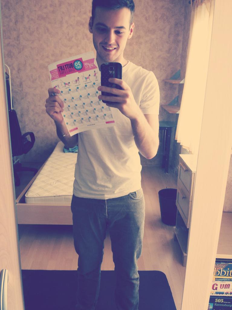 tokutemoxx's tweet image. I'm so excited for another 30 days! 💪👍 #30daybuttlift @blogilates