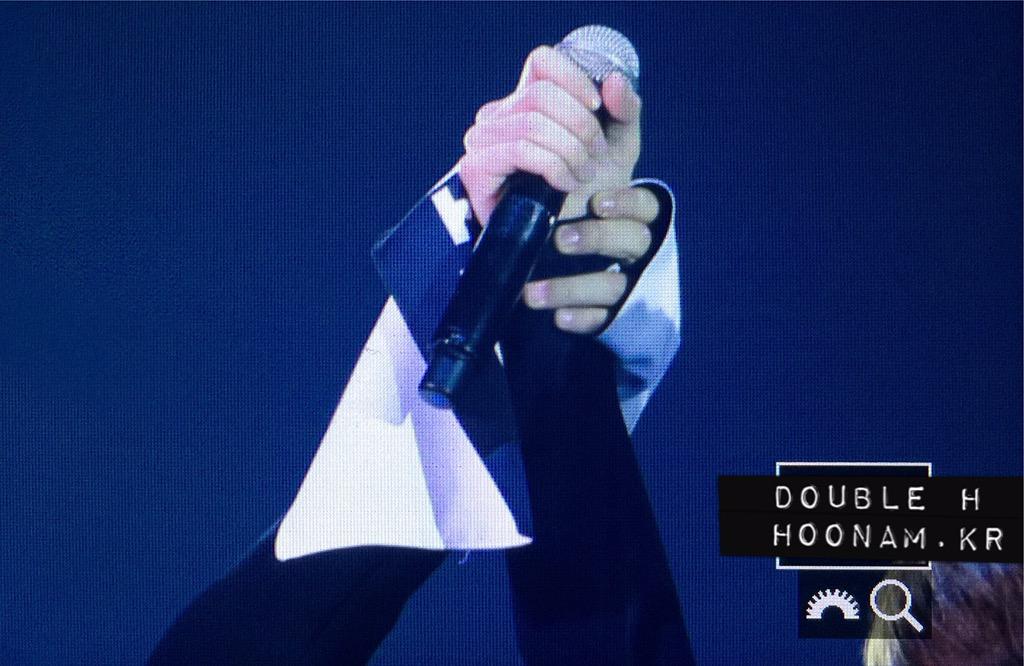 hoonam0817's tweet photo. 150131 WWIC 2015 in SEOUL #위너 #이승훈 #남태현 형아들이랑 손 꼭붙잡고!! 고생했어 애들아😍 http://t.co/vIxlAxtEJH