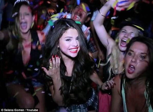 NewEra_Trends's tweet image. The Top 10 Party Colleges In The Country! Justin and Selena Have Partied at #3👉 bit.ly/1KfY4Yz