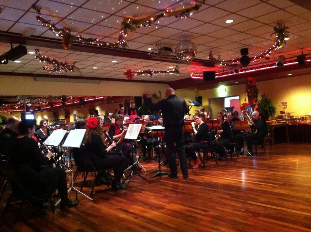 Het Stedelijk Orkest #Kampen speelt de Spaanse sterren van de hemel tijdens Tapasconcert in Dansschool Van den Berg!