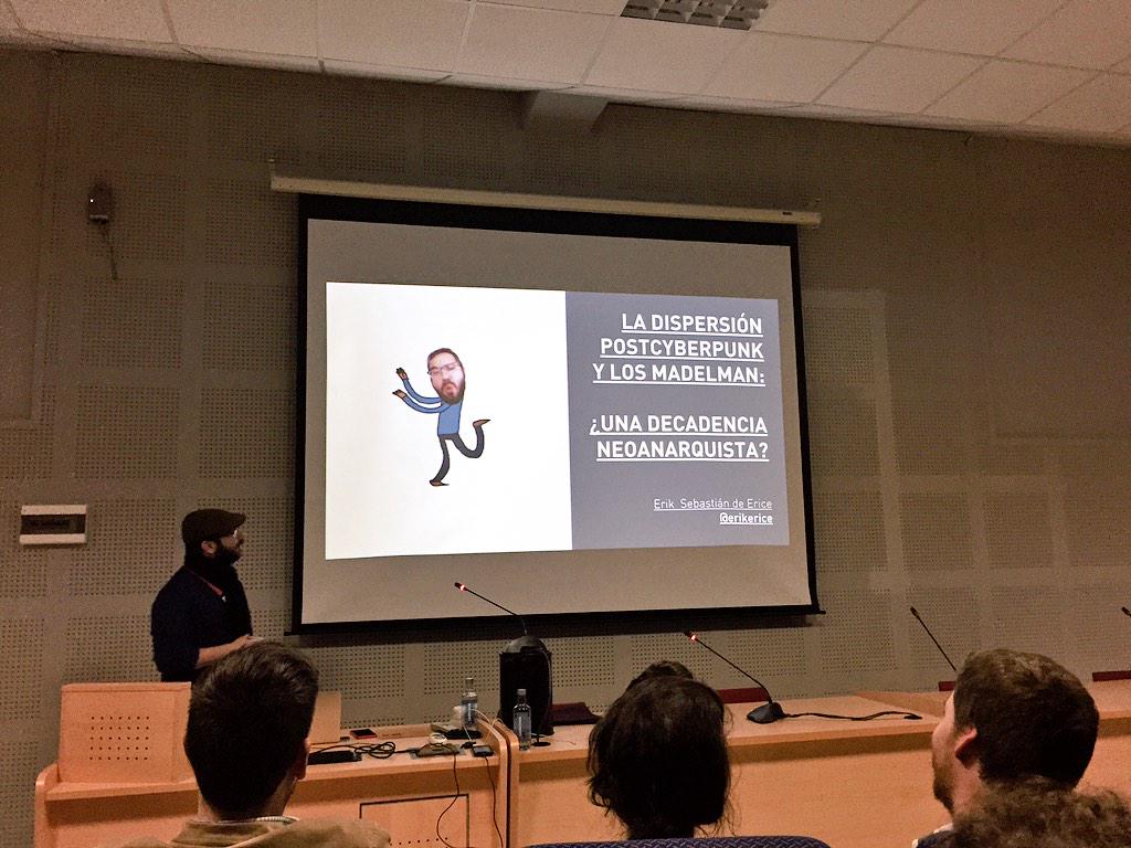 antoniocozar's tweet photo. Por último @erikerice y su ponencia "Diseñando para el cacharrico, tratado de buenas maneras" #MaterialFest #MFdesign http://t.co/VhjqzTMLmo