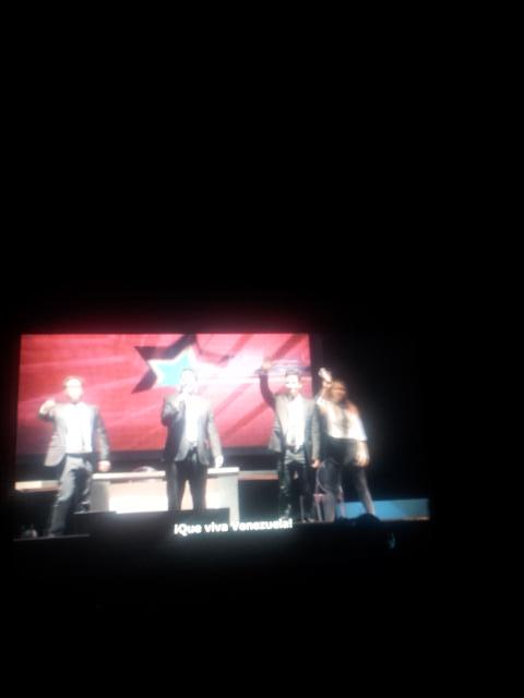 ersousa18's tweet photo. En Madrid viendo #FueraDelAirePelicula @LuisChataing definitivamente, uno se va del país pero el país no se va de uno http://t.co/lISRBpdKuH