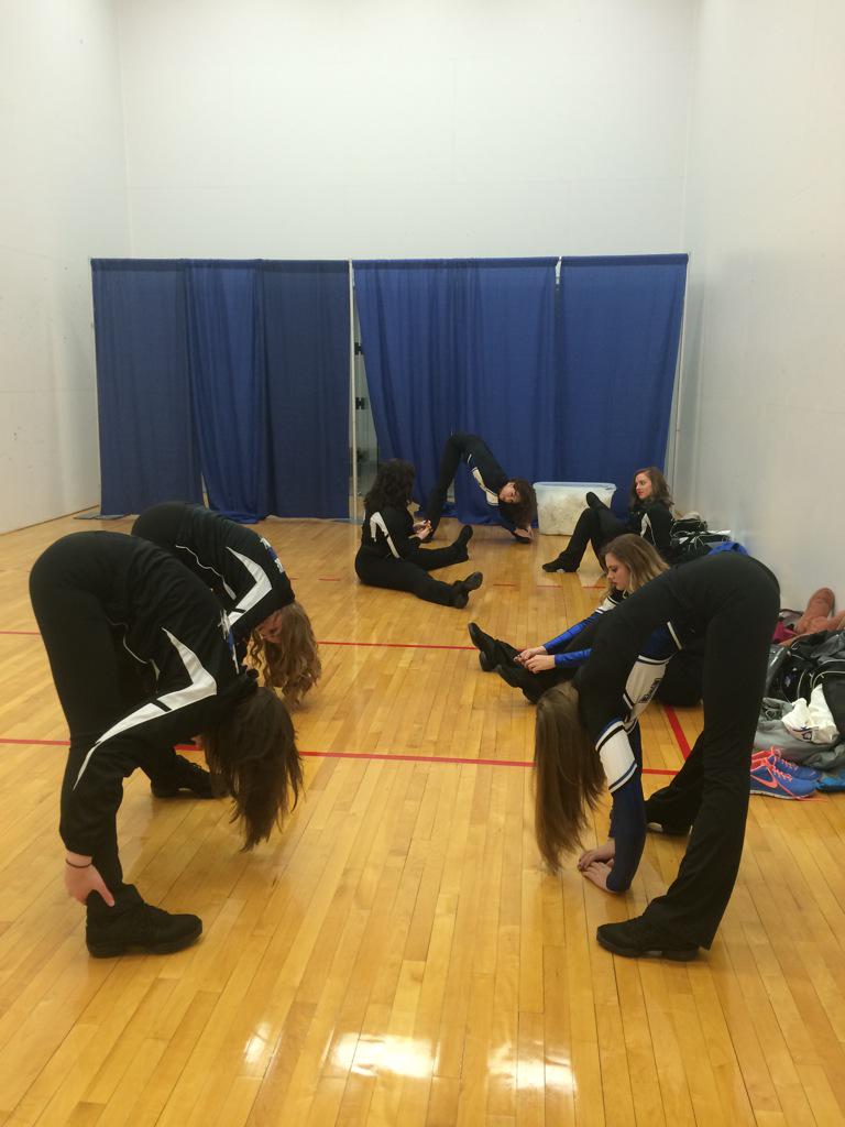 A little pre-game stretch before the <a href="/DrakeBulldogsMB/">Drake Basketball</a> game! #drakedance