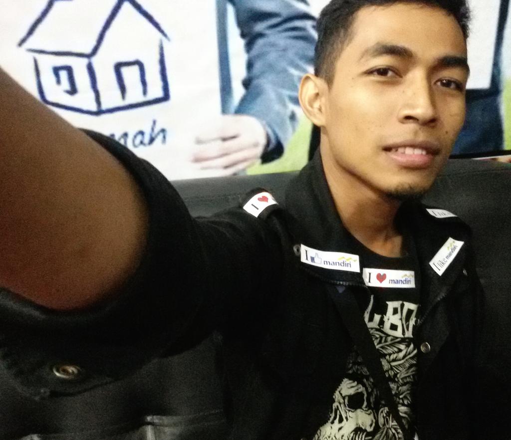 hadisedyatma's tweet photo. @mandiri_skw selpian neng stand e mandiri #MandiriSGM http://t.co/gMglImTHDy