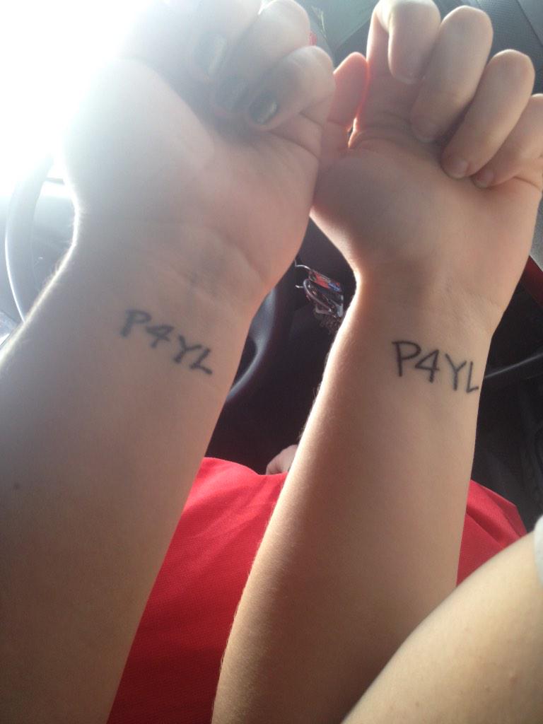 sabrinajohnsto's tweet photo. Twinning with @Michelle_Szarca #P4YL @DOWNWITHWEBSTER http://t.co/WDvEDRIW6y