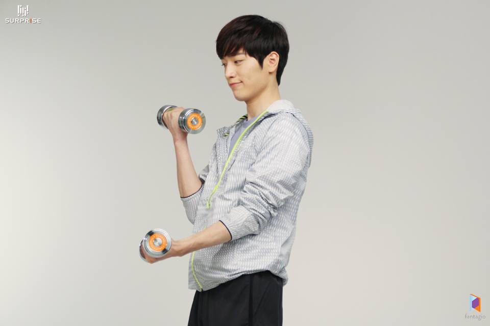 SeokangjoonID's tweet photo. [PIC] Seo Kang Joon for Goobne Chicke Commercial! http://t.co/fxfjTMdJAF