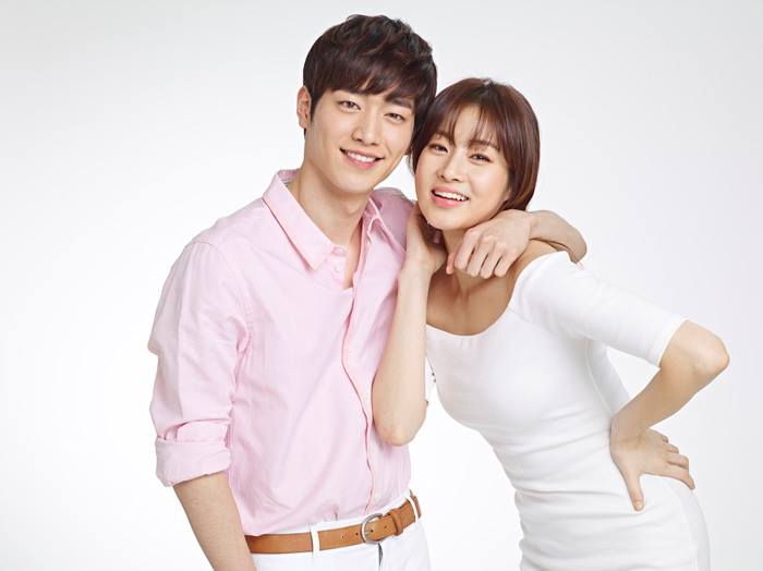 SeokangjoonID's tweet photo. [PIC] Seo Kang Joon w/ Kang Sora for Goobne Chicken Commercial! ♡♡ @the5urprise @reveramess http://t.co/0PvvCzjPQr