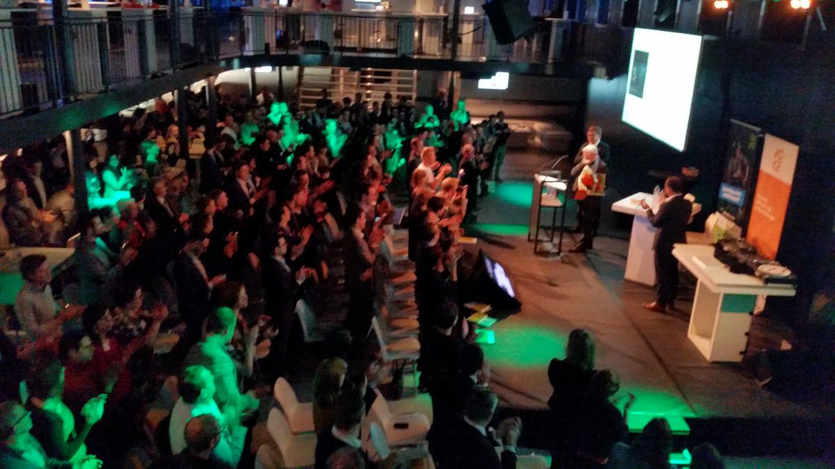 TheMediaHouseEU's tweet photo. Staande ovatie voor @EKenis van #bryo4ever 
EN TERECHT
@VOKA_bryo http://t.co/Z8I33riyL3