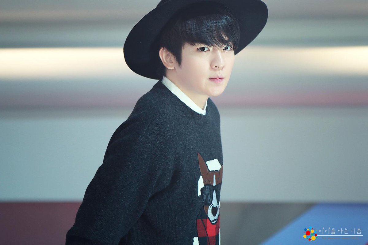 ricbbeum's tweet photo. 150126 Meet&amp;Greet #리키 @T_Ricky_T 옙허..8ㅅ8
1.http://t.co/iHbZR64GGM
2.http://t.co/dpK3OaqdsA http://t.co/kpnXRyzJNU