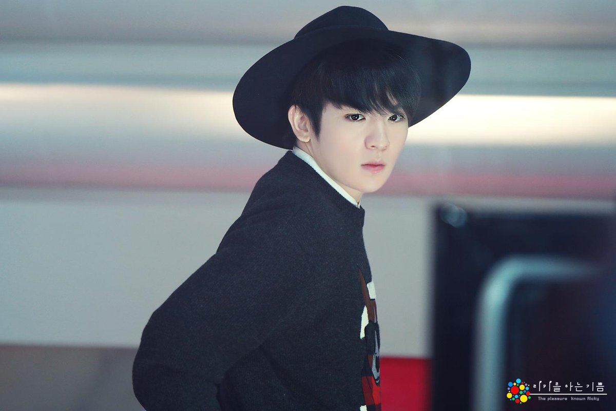 150126 Meet&amp;Greet #리키 <a href="/T_Ricky_T/">?</a> 옙허..8ㅅ8
1.i.imgur.com/FzycSKK.jpg
2.i.imgur.com/IaMRUSF.jpg