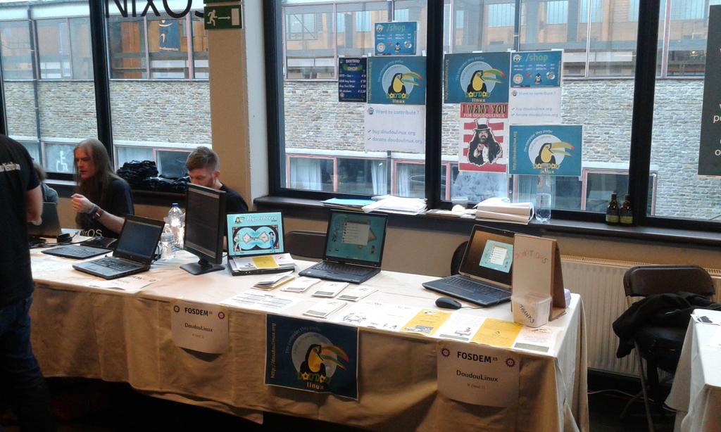 Groumphy's tweet image. trouve que le stand #Doudoulinux au @fosdem est plutôt bien :)