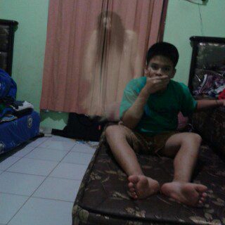 Fajritea's tweet photo. @MasihDuniaLain  ini muncul saat saya fto adik saya #penampakanMDL http://t.co/ETVQoKcRhU