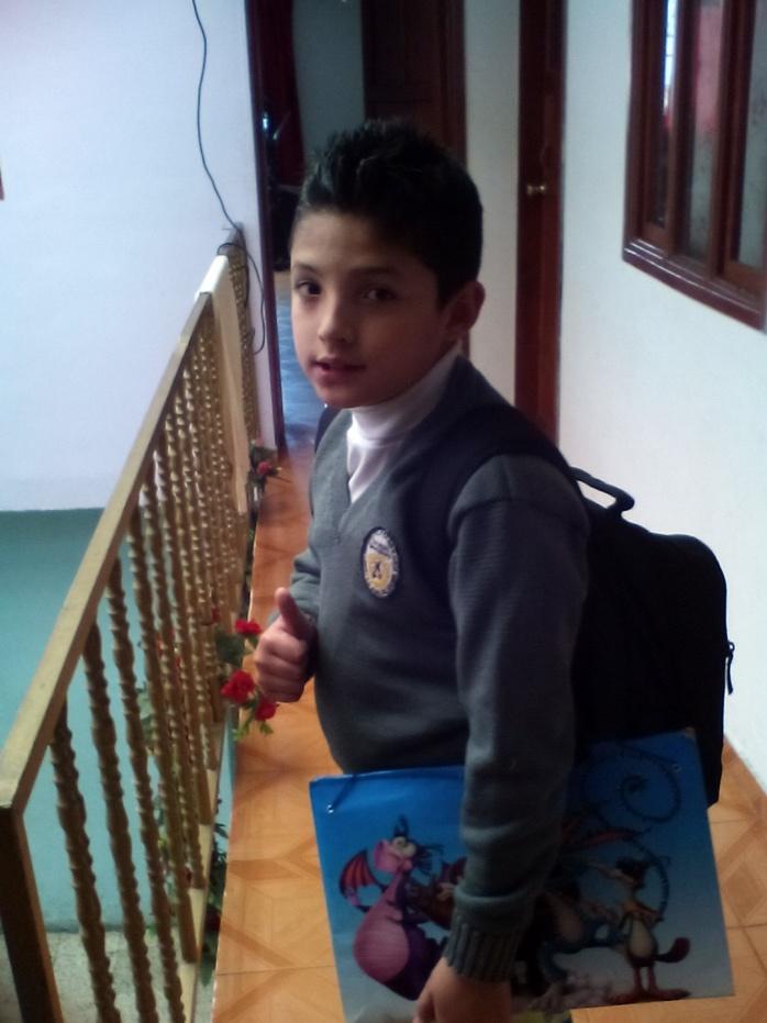 Santos05jun's tweet photo. @BravissimoCity  #bravissimoalcolegio mi hijo camino al colé http://t.co/XNLMlIEcqU
