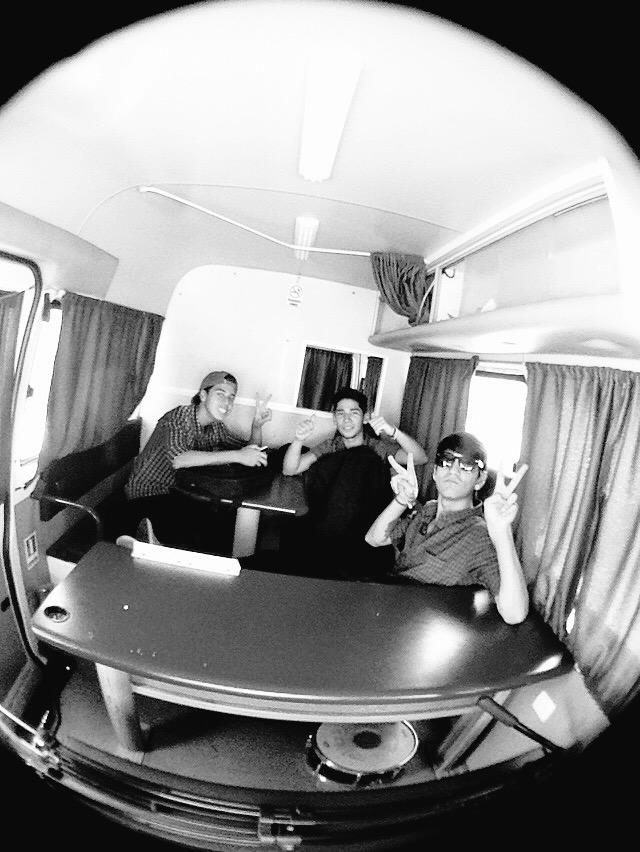 Los_prims's tweet photo. En camino a la sesión de fotos #PensamientosDivergentes http://t.co/mdf5PP4JBA