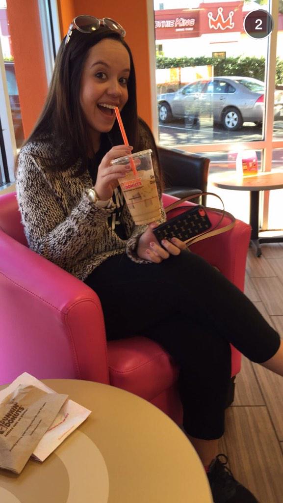 KassieMeiler's tweet photo. Who does dunkin better? @itsjustrosey #snapwar http://t.co/4JizJkLSG9