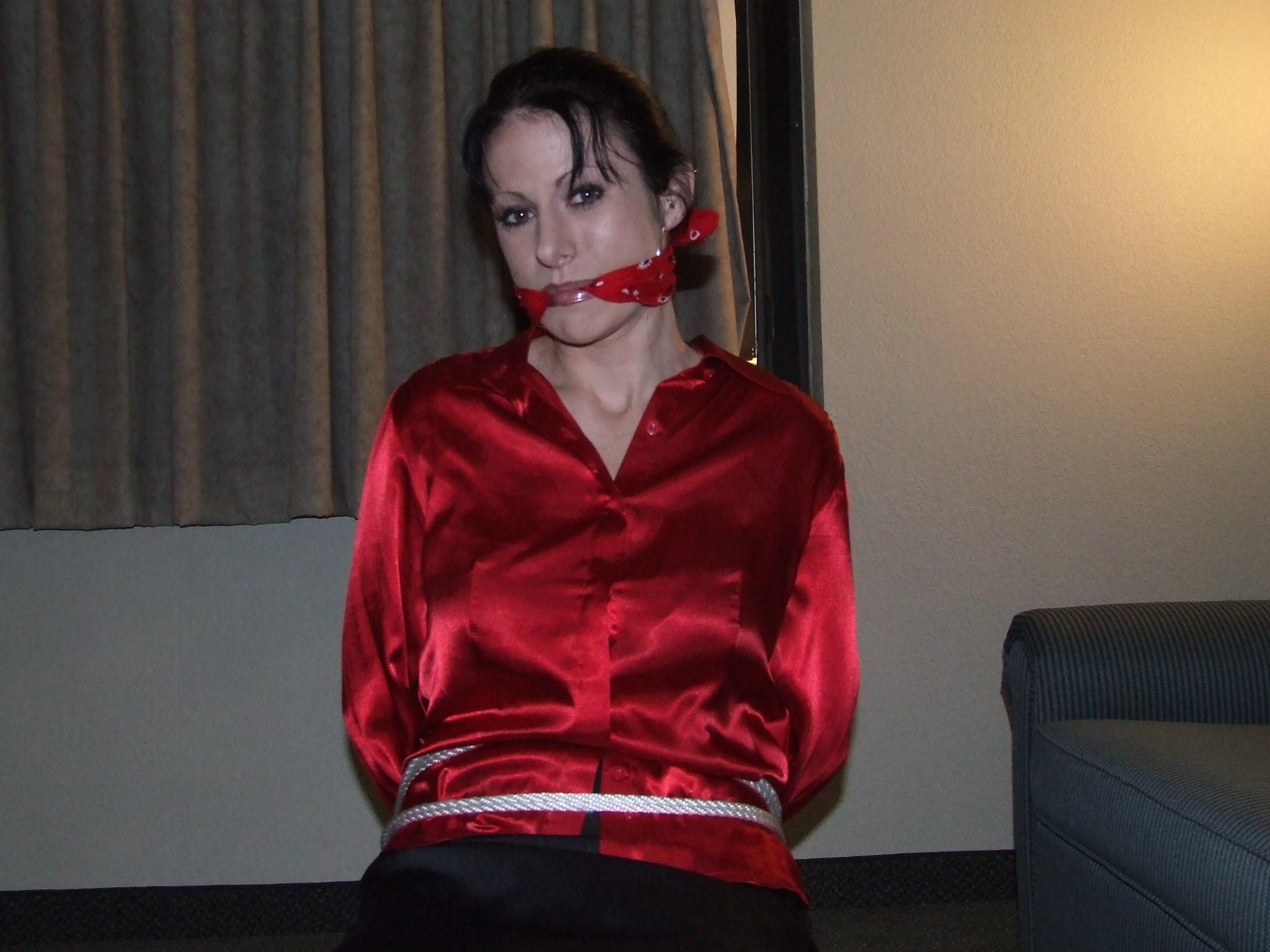 Holy crap! So young! Eeek!RT @danbondagebabes: @moxxiemaddron going through an old hard drive so cute http://t.co/C8R0nRReVn