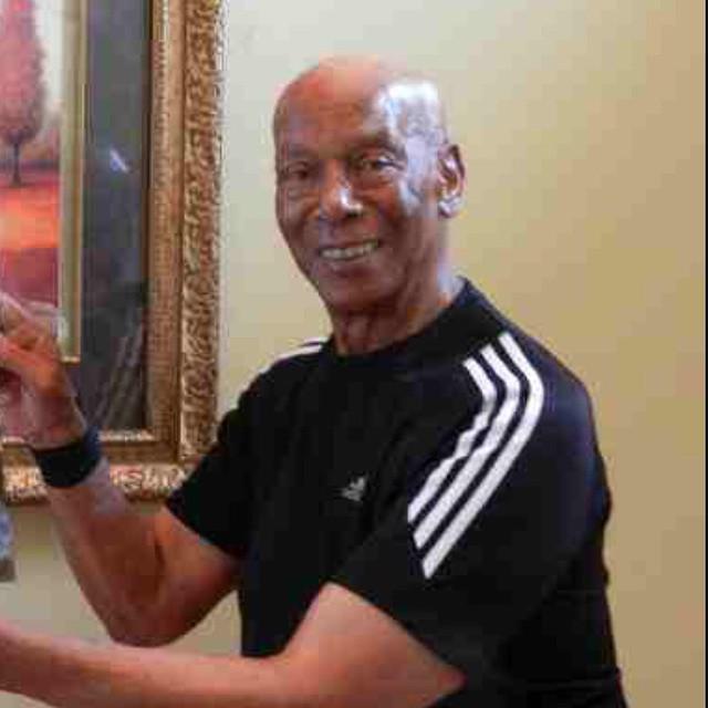 Happy birthday Ernie Banks. 83 today RIP  