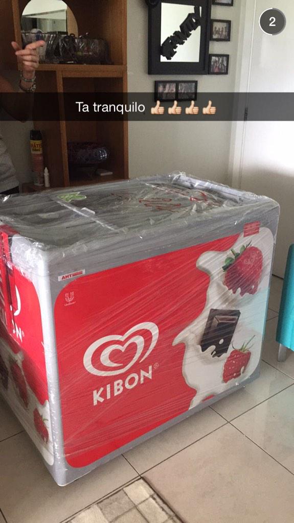 jadeseba's tweet photo. Vou me mudar, não cabe mais nada nessa casa. Adeus! #snapsave #jadeseba #addla http://t.co/ogJ4nLD74P