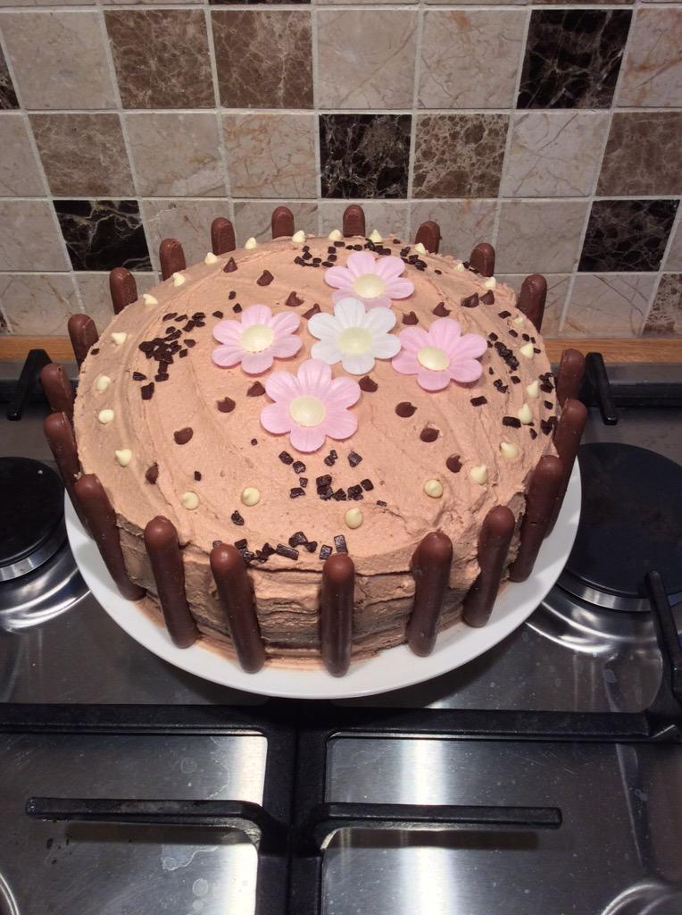 IanJonesEA's tweet image. @PaulHollywood Whaddya reckon...too much?! #pointsforeffort