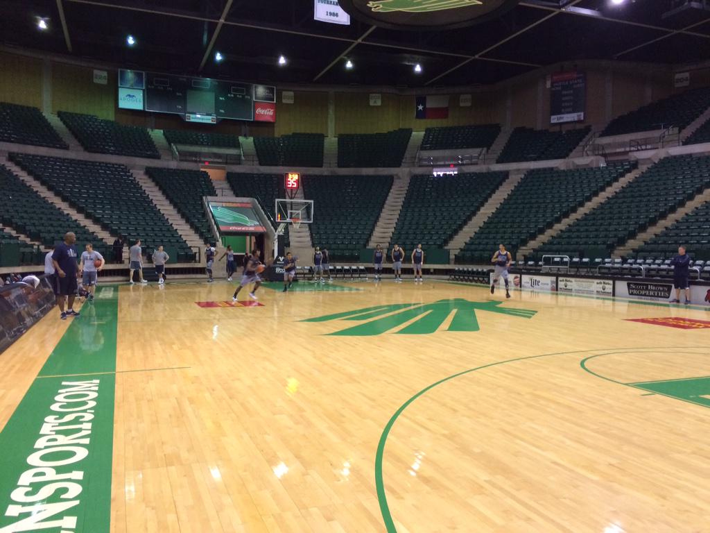 RiceMBB's tweet photo. It's Game Day! The Owls are shooting around at The Super Pit. Tipoff at North Texas at 7pm on @LiveOnASN http://t.co/yqpo7bzbcv