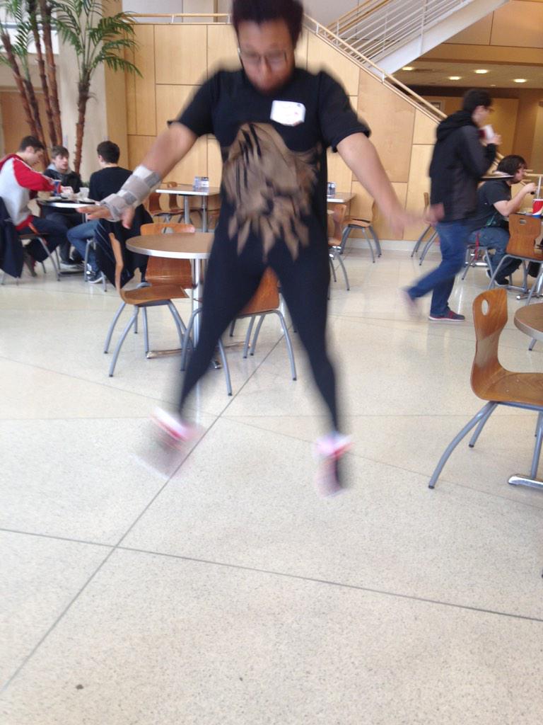 hallieberriie's tweet photo. Me tryin to be circus like #CirqueDuLead http://t.co/gPG2Bh8RJn