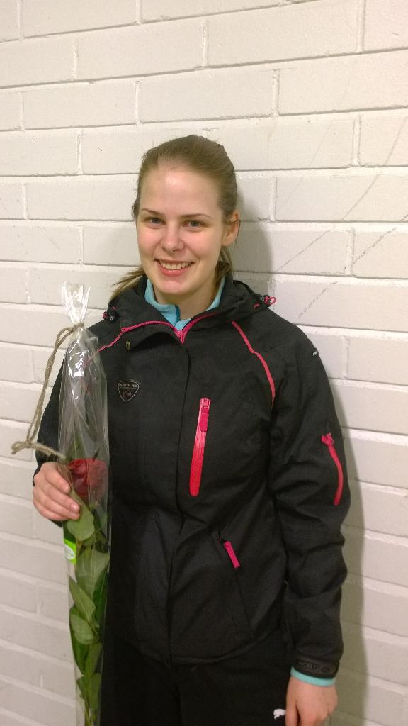 Loistonaiset's tweet photo. Sata peliä täynnä Loiston naisissa. Onnea kapteeni @OonaPkknen ! Joukkue ja taustajoukot onnittelevat. #nsb2div http://t.co/AB4l88W2e9