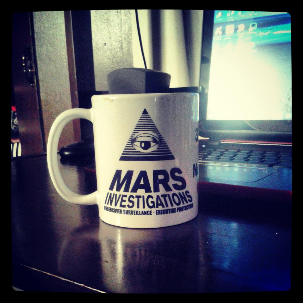 27th_Letter's tweet photo. Kristen's a marshmallow. #veronicamars #robthomas #teamlogan http://t.co/2MyZjtdbd3