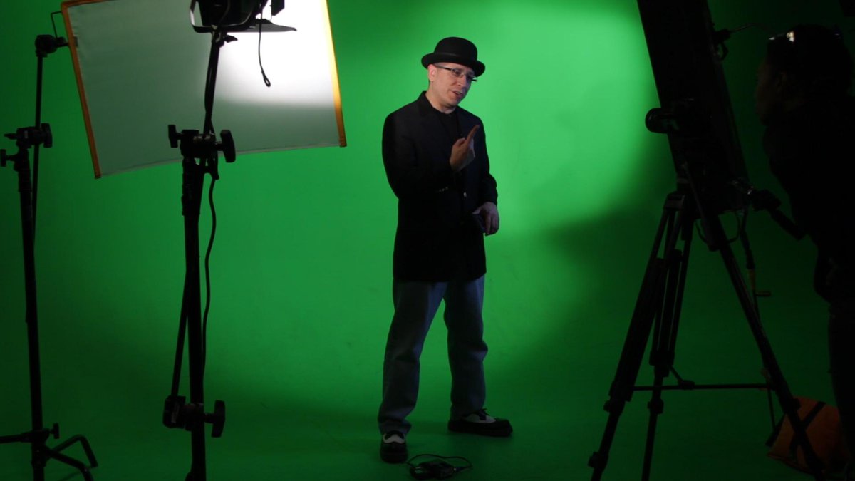 robbydmartinez's tweet photo. Behind the scenes at Behind the Notes 2 min review.  #film #happy #cool #music #behindthenotes http://t.co/ISwCCIZZol