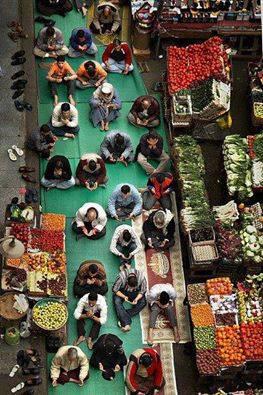 _al_suwailem's tweet photo. (رِجَالٌ لا تُلْهِيهِمْ تِجَارَةٌ وَلا بَيْعٌ عَنْ ذِكْرِ اللَّهِ وَإِقَامِ الصَّلاةِ وَإِيتَاءِ الزَّكَاةِ..) الآية http://t.co/GyHju6rF6i