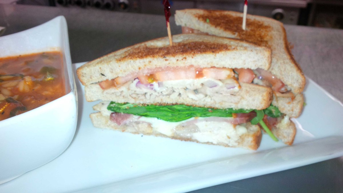 Davinder476's tweet photo. Today's #turkey club @GriffinGastro. Breast on bottom, pulled leg ontop, house maple bacon! 
#forthewin #foodporn http://t.co/ICCzD39To8
