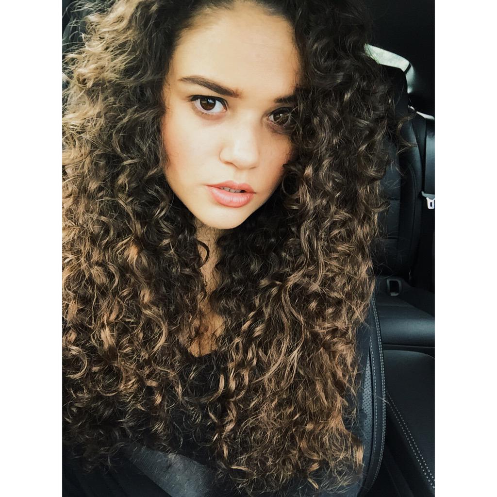 madisonpettis's tweet image. 😈