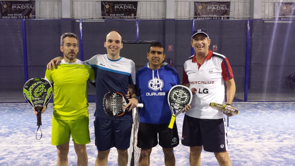 NachoGonzlez's tweet photo. Gran partido en cuartos en murcia. Perdimos 76 tercero tras casi 3 horas. @JGilTrujillo @davidlozano89  @durusspadel http://t.co/JCk3ybPEXF