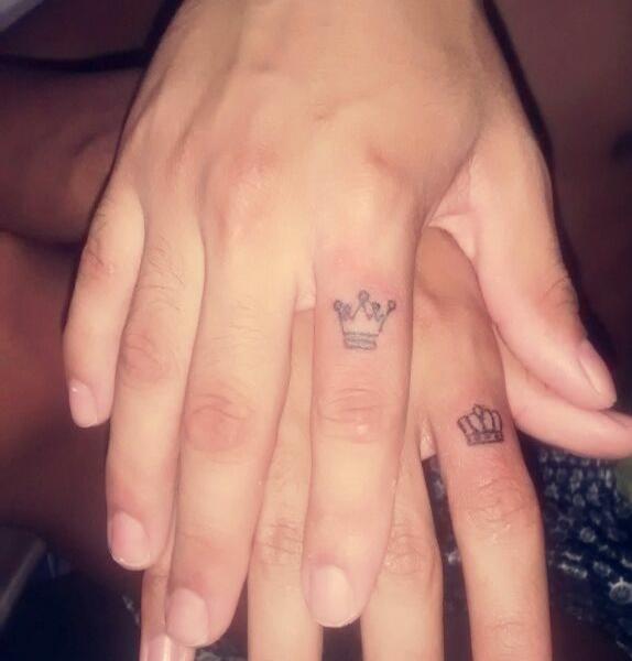 jvilard's tweet photo. Eu enfrentaria o mundo com uma mao, se voce segurasse a outra. #Tattoo #MarcosAlexandre 👑😍👑 http://t.co/1aqyEfPCiH