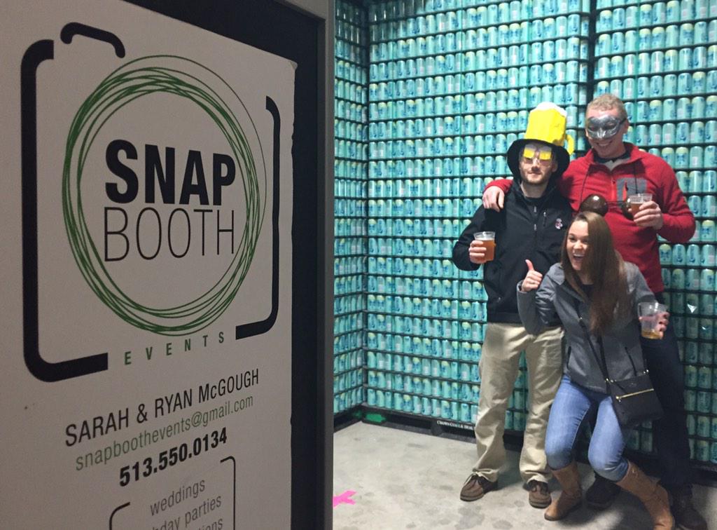 SnapBoothEvents's tweet image. Snappin' free pics @MadTreeBrewing til 8. Good times. Come see us.