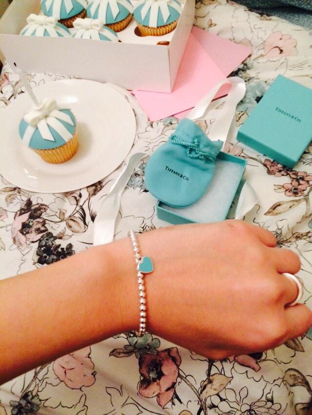 Amber0207's tweet photo. Having such an amazing start to my 21st! Thank you @aprilwardd and Luke :) #tiffany #21at http://t.co/Fyw9S70SqJ