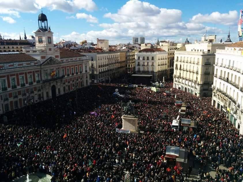 PCOLUMBRI's tweet photo. @prof_solano D aki media hora salimos conn unos amigos, hoy es sabado i vamos a celebrar el exito d la manfestacion http://t.co/4Zgqby1exx