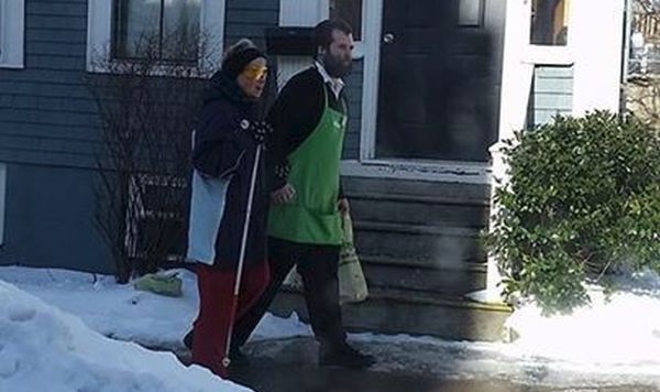 GlobalEdmonton's tweet photo. Sobeys employee hopes viral picture sends bigger message about lending a hand http://t.co/Ng3KfssisP http://t.co/utiTSL7SJh