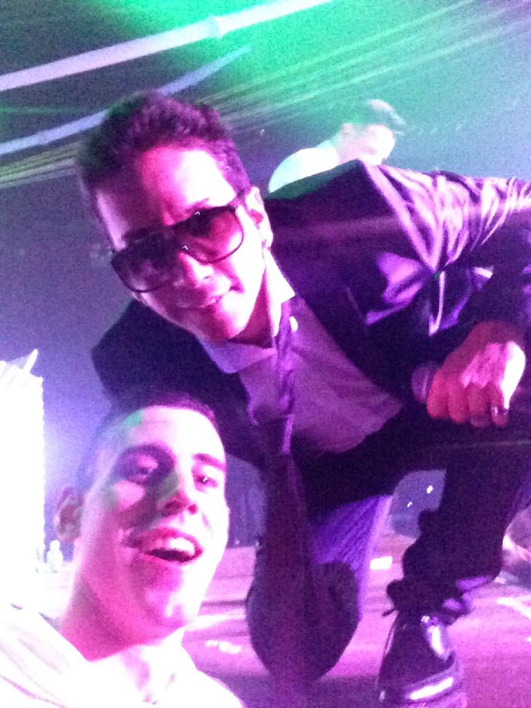 enekohuesi's tweet photo. #Selfie #DKB #RomanticoLatino garndes!!! http://t.co/kNCrGs5RCP