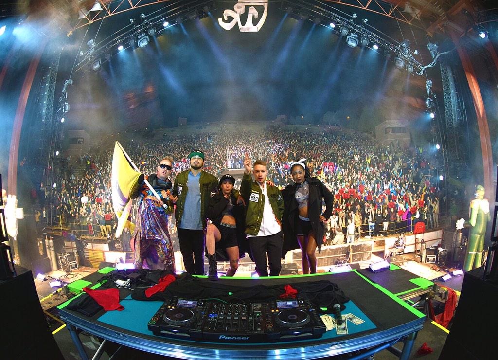 MAJORLAZER's tweet photo. WINTER ON THE ROCKS! http://t.co/NnkGFKNLE1