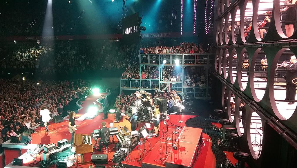 Ptrckz's tweet photo. Sharon van Within Temptation samen met een 35 koppig orkest. Awesome! #VVAL15 http://t.co/c0HZ0OMn2h