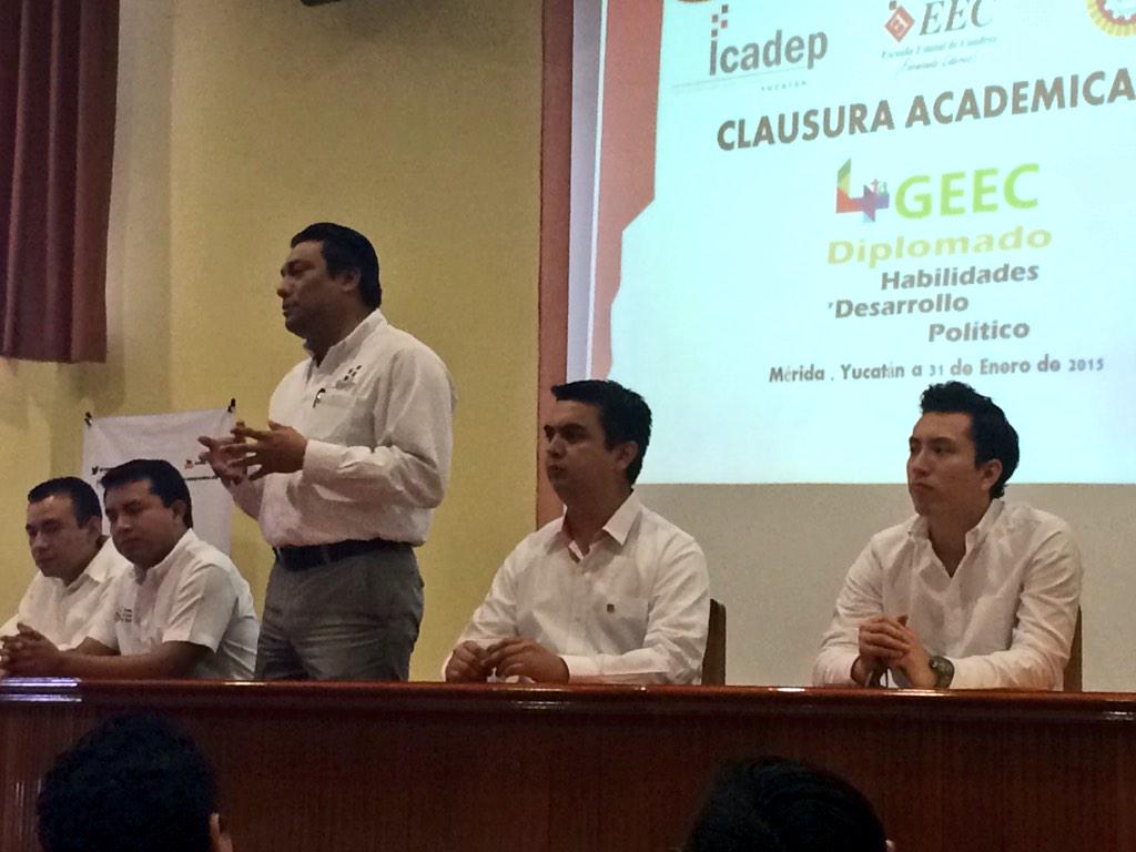 IRHYucatan's tweet photo. "Que les emocione verles como graduados pero el compromiso con nuestra sociedad les entusiasme más" @IsraEcheverria http://t.co/pcvGXeZQ4C