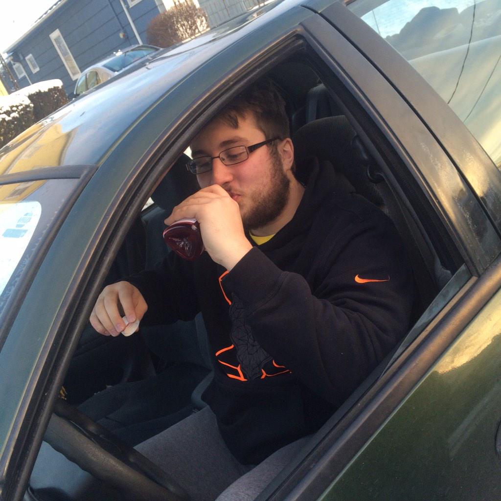 PSnotBS's tweet photo. Jarzabs car broke so hes trying to kill himself http://t.co/W8lwgIjw8V