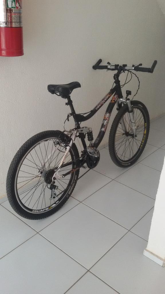 Tarcisio Coutinho on X: Vendo Bicicleta Houston Frontier T7. Quem tiver  interesse avise.  / X