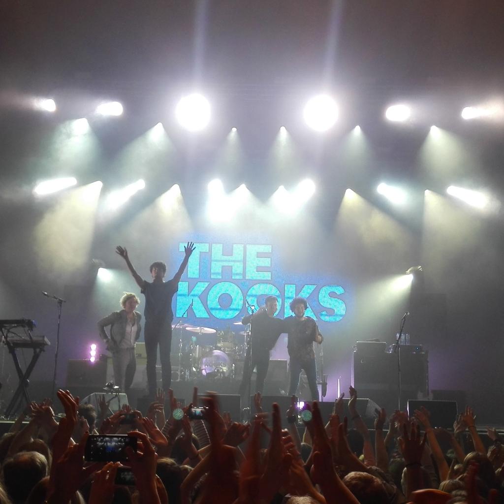 jose_boon's tweet photo. Thank you @thekooksmusic for this awesome night!!! Loved it! #TheKooks #HMH http://t.co/EejPWNgAOO