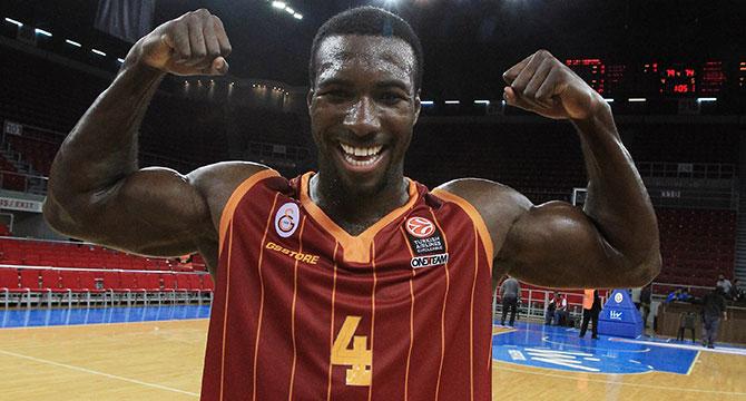 Oyuncumuz Patric Young 23 ya  na girdi. yi ki do dun Patric.Happy Birthday Patric ! 